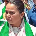 चुनावी रंजिश में हुई हिंसा के बाद रोहिणी आचार्य ने एफआईआर दर्ज कराई है। 62 लोगों पर एफआईआर दर्ज हुई है। राजद प्रत्याशी रोहिणी आचार्य पर हमले के मामले में एफआईआर दर्ज की गई है।