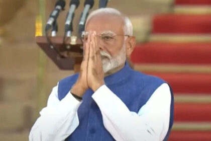 शपथ ग्रहण, मैं, नरेंद्र दामोदरदास, PM बने मोदी, धर्मगुरु रामभद्राचार्य, मुकेश अंबानी, गौतम अडानी, फिल्मी हस्तियां, शाहरुख खान, अक्षय कुमार