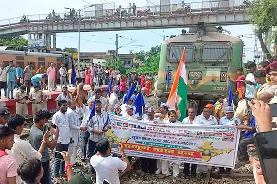 भारत बंद, बिहार, व्यापक असर, ट्रेनें रोकी,पथराव