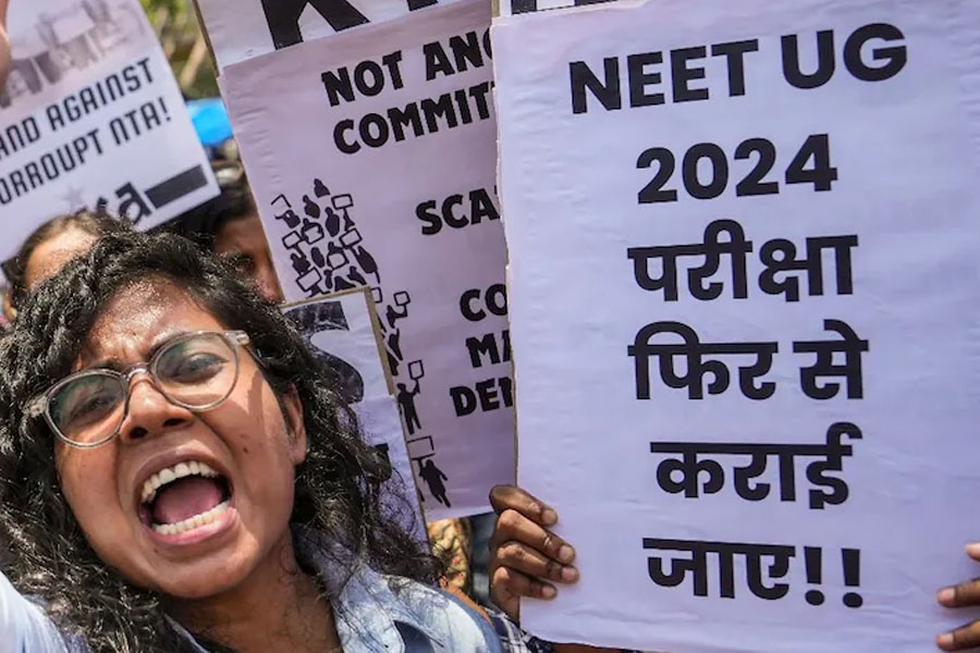 NEET परीक्षा, NTA का फैसला, सेंटर, सिर्फ सरकारी संस्थानों में, पेपर लीक