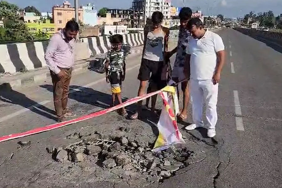 हाजीपुर, फ्लाईओवर,ऊपरी हिस्सा गिरा, NH 31, परिचालन बंद, छपरा रूट