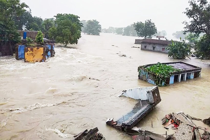 जलप्रलय, बाढ़, हाहाकर, कई तटबंध टूटे, कोसी, गंडक, बागम​ती, चंपारण, शिवहर, सीतामढ़ी, दरभंगा