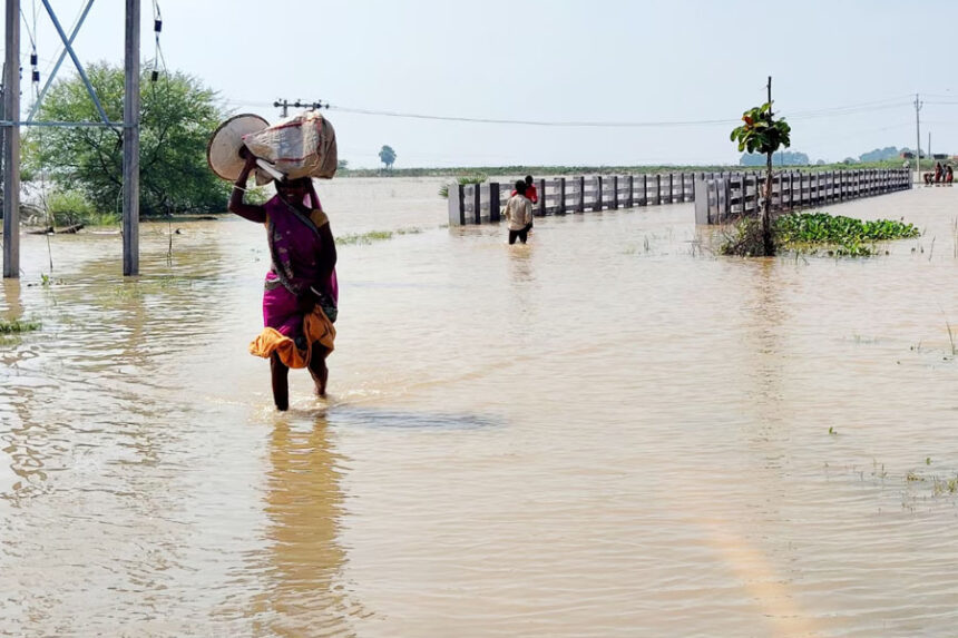 परीक्षाएं टलीं, बाढ़ विकराल, भागलपुर विवि, मुंगेर यूनिवर्सिटी, ट्रेनें रद, जमालपुर रूट