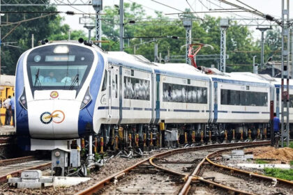 हावड़ा वंदे भारत, इस्लामपुर—हटिया, श्रमजीवी एक्सप्रेस, ठहराव में बदलाव, बख्तियारपुर, दनियावां, पावापुरी रोड, नई टाइमिंग