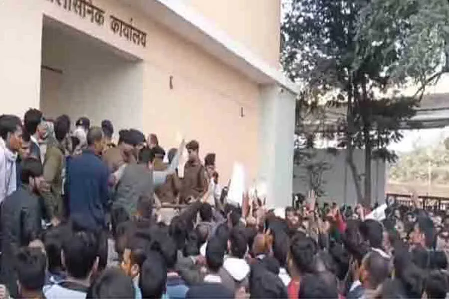 BPSC, परीक्षा, वायरल, प्रश्न पत्र, बवाल, सेंटर, हंगामा, पटना, 70वीं पीटी