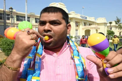 विधायक, लॉलीपॉप, झुनझुना, प्रदर्शन,विधानसभा, राजद