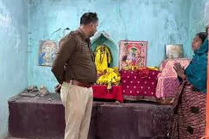 सीतामढ़ी, ठाकुरबाड़ी, अष्टधातु, 14 मूर्तियां चोरी