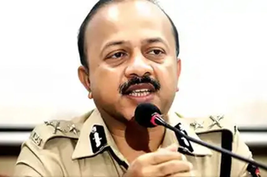 बिहारी, देवेन भारती, आईपीएस, मुंबई, पुलिस कमिश्नर, दरभंगा