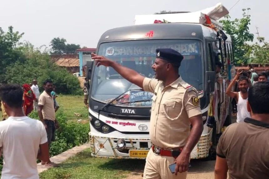 हाई टेंशन, बिजली का तार, बस, बाराती, 2 मरे, 12 झुलसे, बांका