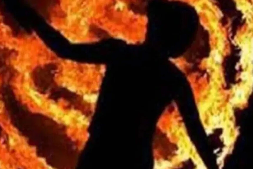 भीषण आग, जिंदा जले, पति-पत्नी, हत्या की आशंका