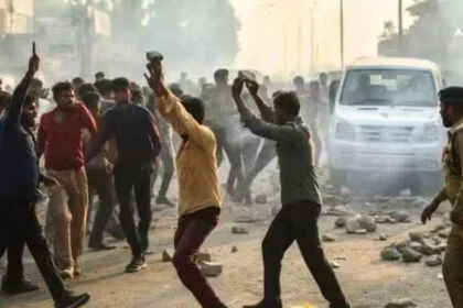 खूनी झड़प, एक की मौत, पुलिस पर पथराव, छपरा