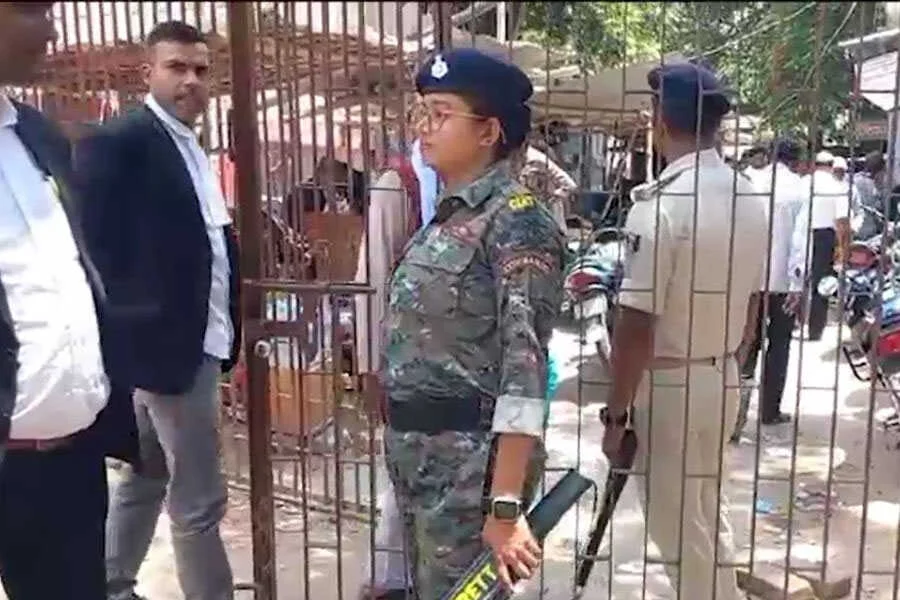 फरार, 5 कैदी, कोर्ट परिसर, पुलिस को धक्का, समस्तीपुर