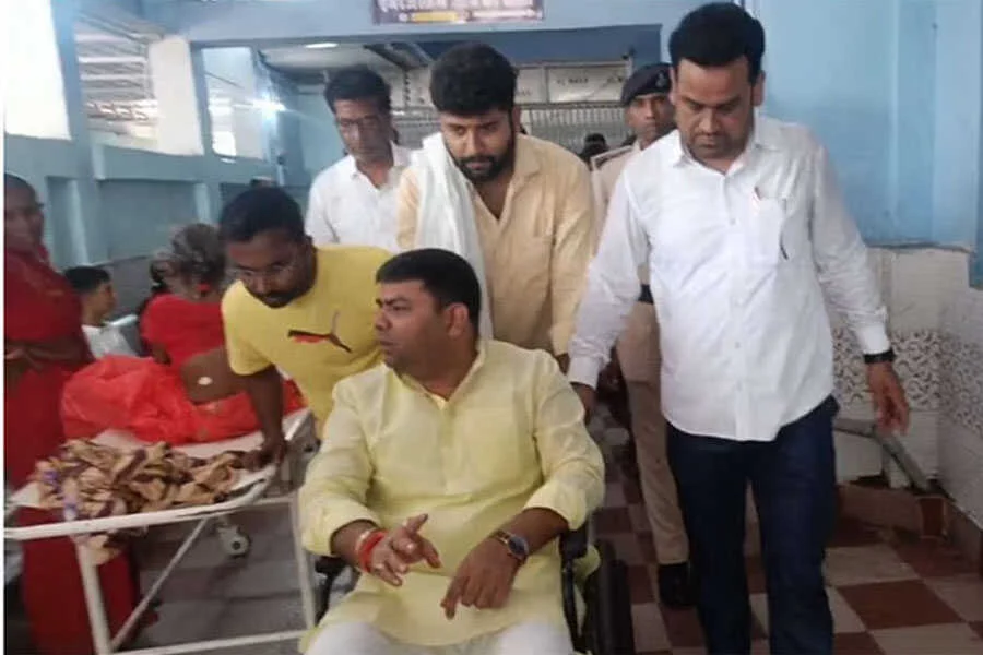 हादसा, RJD विधायक, मुकेश रौशन, घायल, वाहन, पीछे से टक्कर, ड्राइवर गिरफ्तार