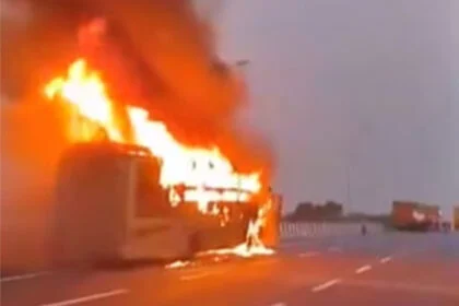 लखनऊ, स्लीपर बस, बिहार, आग, 5 जिंदा जले, 2 बच्चे, दिल्ली, बेगूसराय