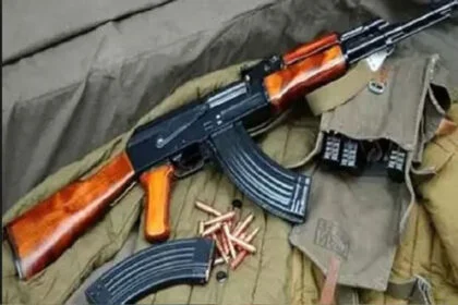 AK-56, इंसास, बरामद, सस्पेंड जवान, STF, छापा, समस्तीपुर, मोहिउद्दीन नगर