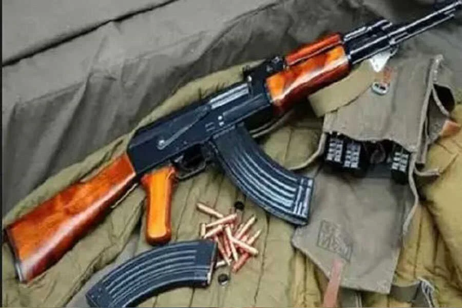 AK-56, इंसास, बरामद, सस्पेंड जवान, STF, छापा, समस्तीपुर, मोहिउद्दीन नगर