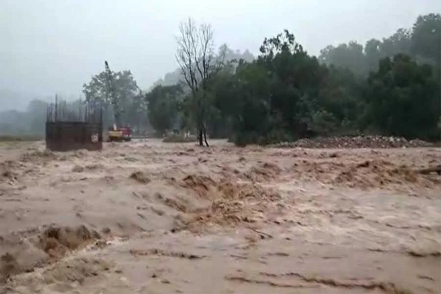 मंत्री, इंजीनियर, सस्पेंड, नालंदा, जहानाबाद, बाढ़, तटबंध, क्षतिग्रस्त