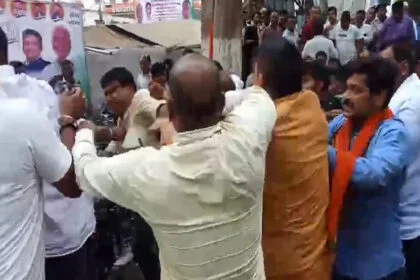 आरा, कांग्रेस ऑफिस, लात-घूंसा, पूर्व MLC, अजय सिंह, घायल, कार्यकर्ता, सिर फोड़ा