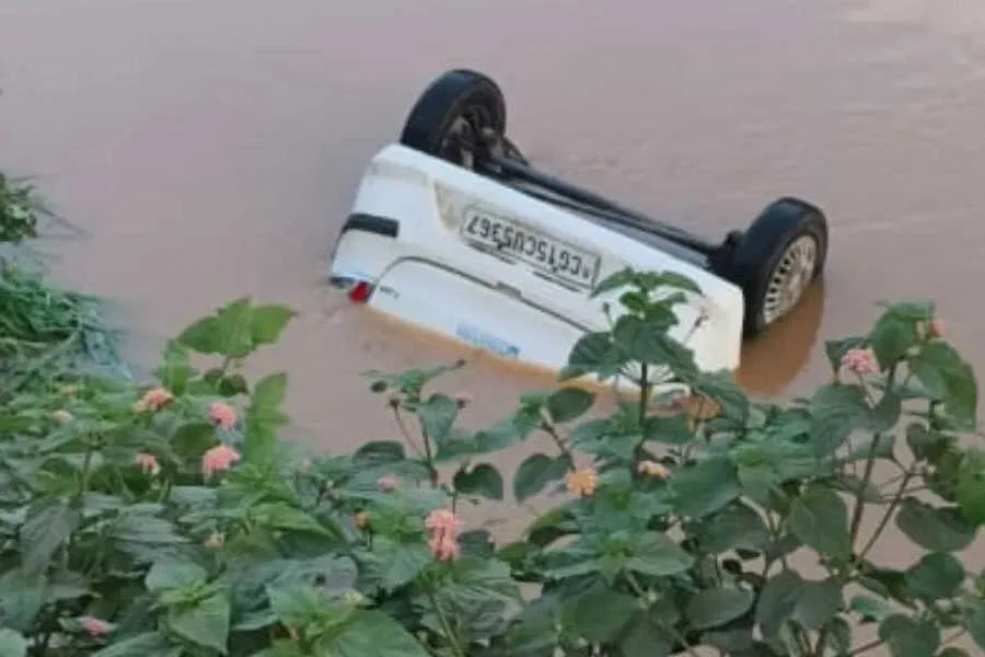 नहर, कार, गिर गई, 3 मरे, पटना, पालीगंज, वैशाली, छत्तीसगढ़