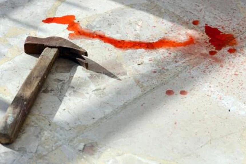 बीवी, हथौड़ा, धारदार हथियार, रोजगार सेवक, हत्या