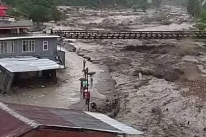 हिमाचल, बादल फटा, 30 मरे, 34 लापता