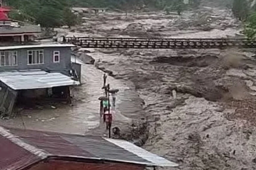 हिमाचल, बादल फटा, 30 मरे, 34 लापता