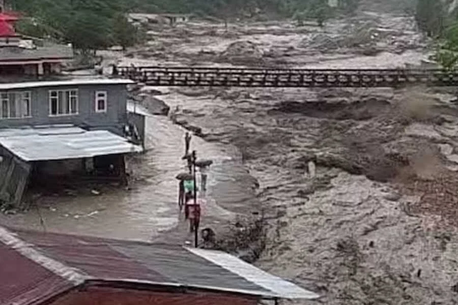 हिमाचल, बादल फटा, 30 मरे, 34 लापता