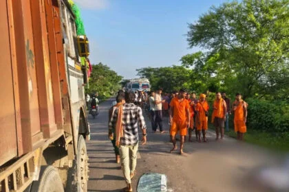 दुर्घटना, इंजीनियरिंग छात्र, 3 मरे, लखीसराय, आटो, ट्रक