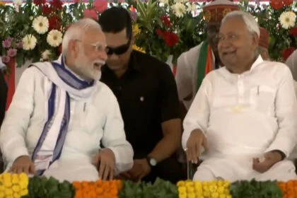 PM मोदी, मोतिहारी, रैली,सौगात, नीतीश, पीठ थपथपाई, लालू राज, अमृत भारत