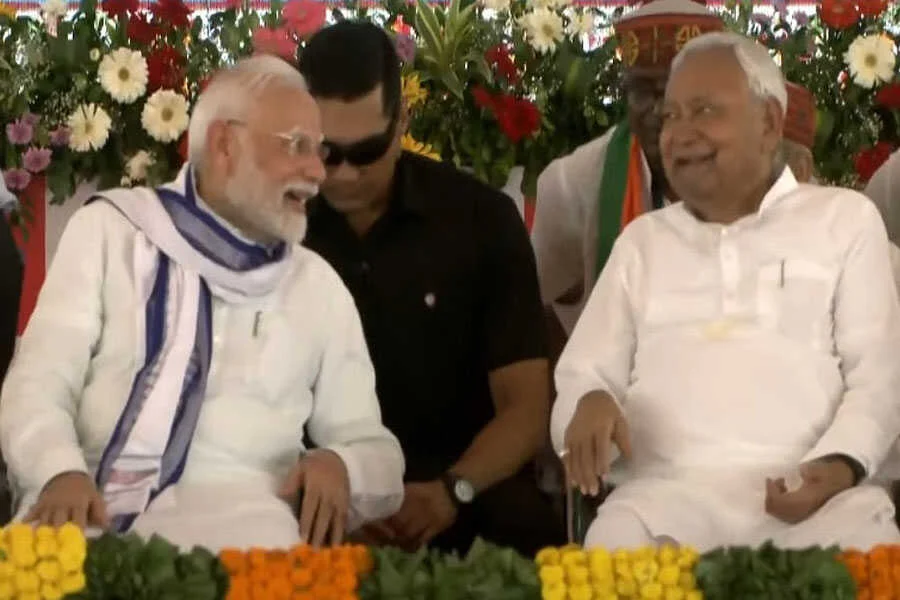 PM मोदी, मोतिहारी, रैली,सौगात, नीतीश, पीठ थपथपाई, लालू राज, अमृत भारत