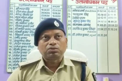 थानेदार, टेंपो चालक, जाति पूछी, पीटा, थूक चटवाया