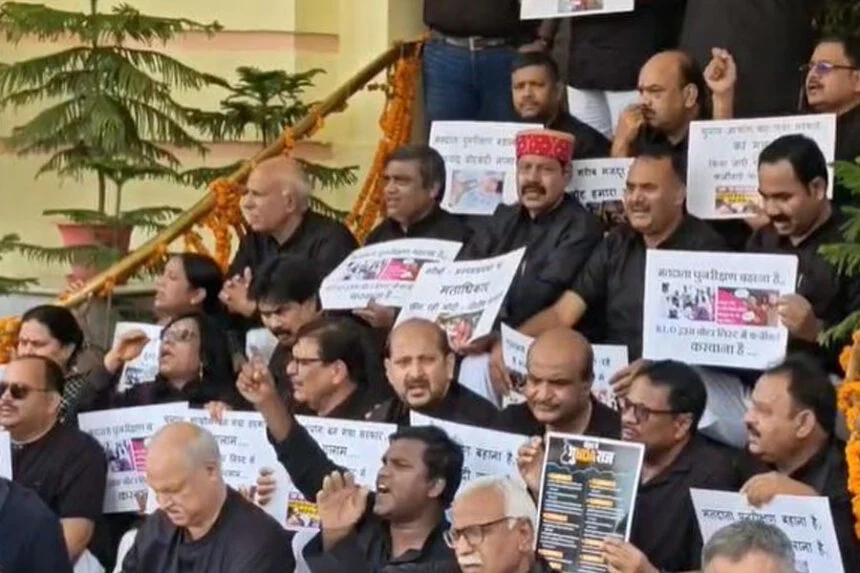 विधानसभा, हंगामा, स्थगित, स्पीकर, रोका, काला कपड़ा, SIR और क्राइम