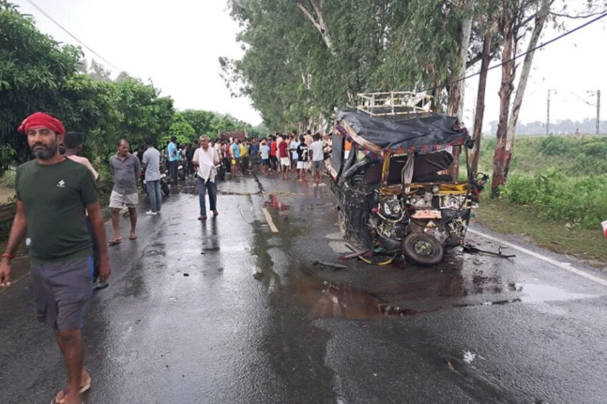 हादसा, दनियावां, 8 की मौत, हाइवा,ऑटो, रौंद डाला, गंगा स्नान, हिलसा