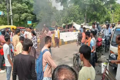 बवाल, छात्रा, आग, मौत, पटना, सड़क जाम, रोड़ेबाजी, आगजनी, पुलिस पर हमला