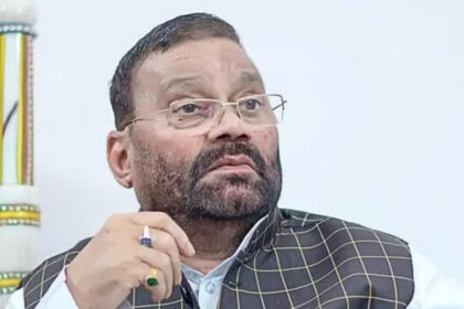 पूर्व मंत्री, थप्पड़, यूपी, स्वामी प्रसाद मौर्य, पहले प्रणाम, फिर तमाचा