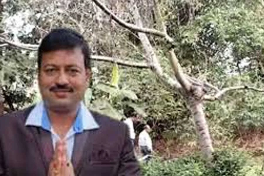 नाली, मोबाइल फेंका, विधायक, जीबन कुष्ण साहा, टीएमसी, ED छापा, ममता बनर्जी, लगाई दौड, दीवार फांदा, गिरफ्तार