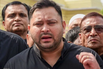 मनमुटाव, दो मंत्री, EOU छापा, तेजस्वी, इंजीनियर