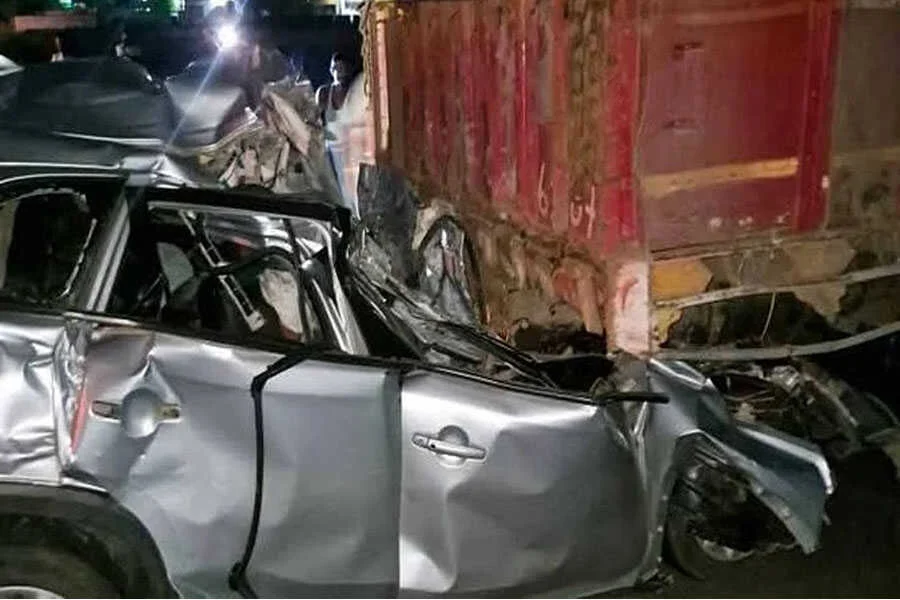 ट्रक, कार, टक्कर, फोर लेन,पटना-गया, 5 मरे, करोबारी