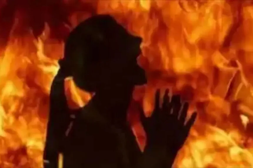 अधिकारी, बैंक, घर, आग, 5 झुलसे, दुर्गापूजा, दीया