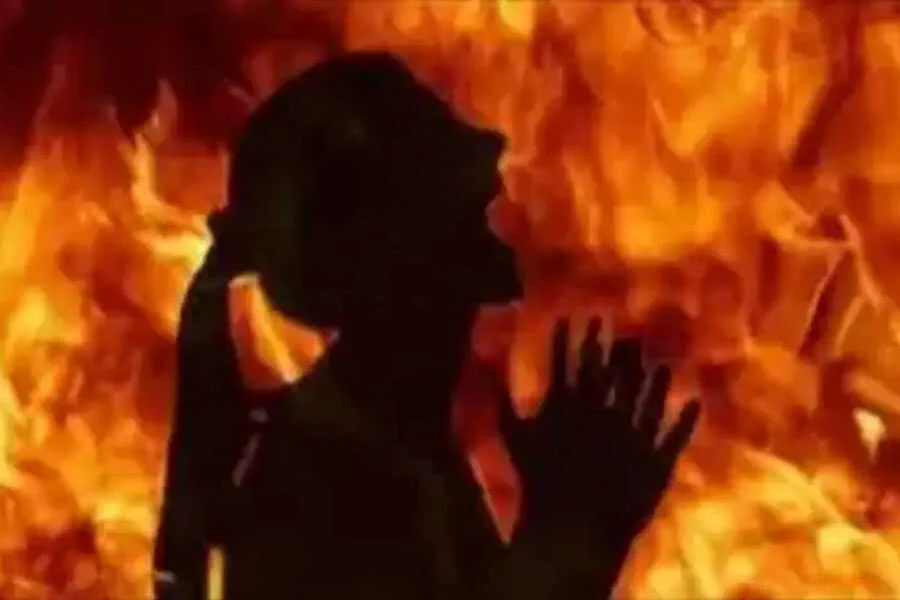 अधिकारी, बैंक, घर, आग, 5 झुलसे, दुर्गापूजा, दीया