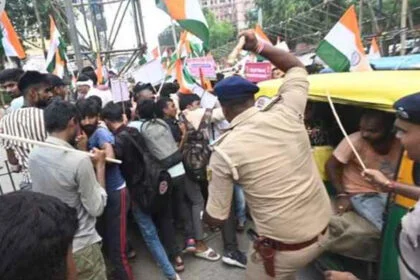 लाठीचार्ज, दारोगा, बहाली, प्रदर्शन, छात्र, पटना, दौड़ाकर पीटा