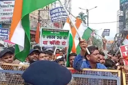 TRE 4, प्रदर्शन, CM आवास, घेराव, सीट, बढ़ाने की मांग, पटना, सड़क पर छात्र