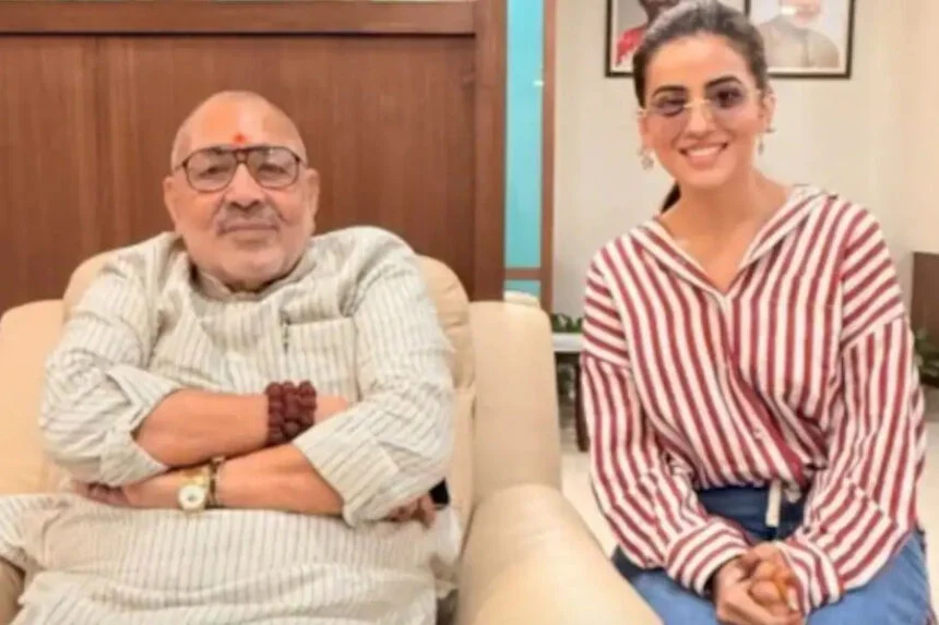 अक्षरा सिंह, गिरिराज, मुलाकात, भोजपुरी एक्ट्रेस, चुनाव