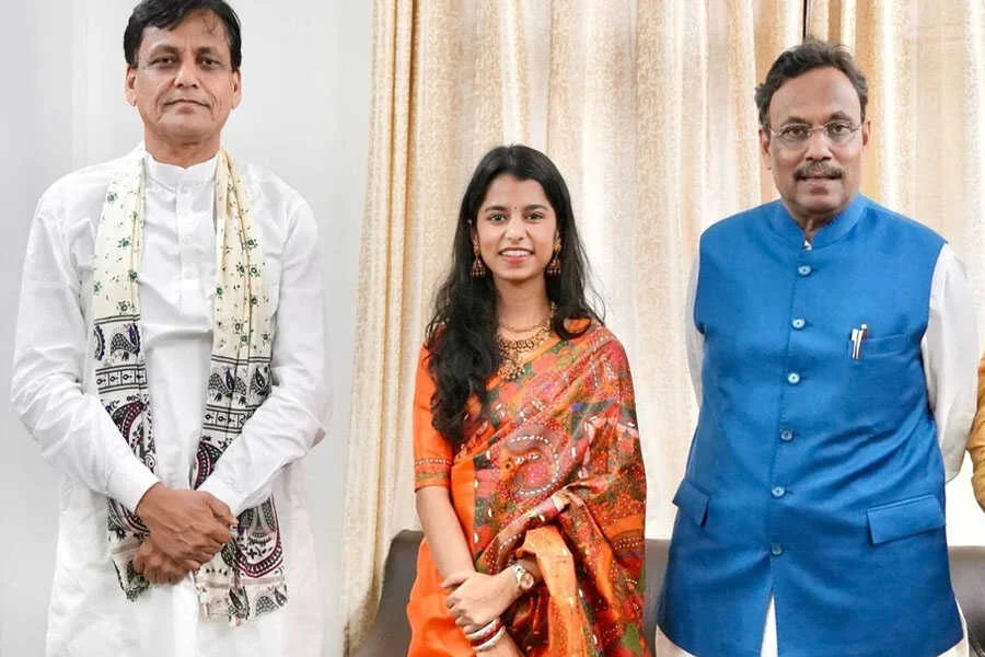 मैथिली ठाकुर, चुनाव, BJP, दरभंगा, अलीनगर, लोक गायिका, विनोद तावड़े, नित्यानंद राय