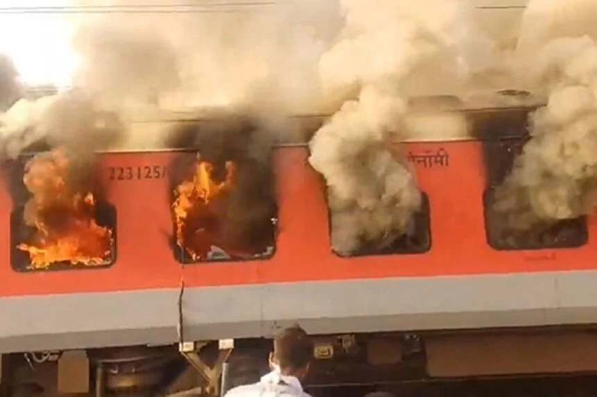 आग, गरीब रथ, अमृतसर, सहरसा, 3 बोगियां, खाक