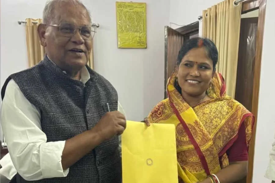 शराब, बरामद, प्रचार वाहन, दीपा मांझी, बहू, जीतन मांझी, इमामगंज, गुरारू, गया