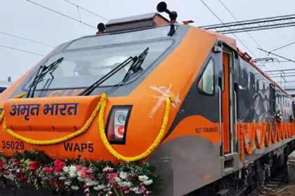 रील्स, सनक, अमृत भारत, ट्रेन, 2 किशोर, कट मरे