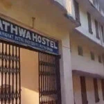 40, सुतली बम, हथुआ हॉस्टल, PU, रेड, बरामद, 7 छात्र, अरेस्ट