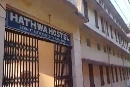 40, सुतली बम, हथुआ हॉस्टल, PU, रेड, बरामद, 7 छात्र, अरेस्ट