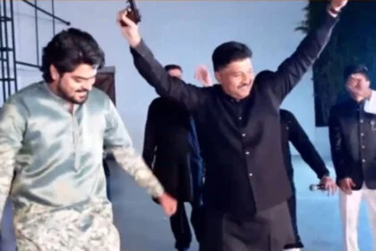 कांग्रेस, नेताजी, रहमान डकैत, लहराई गन, रील, वीडियो, वायरल, कर्नाटक